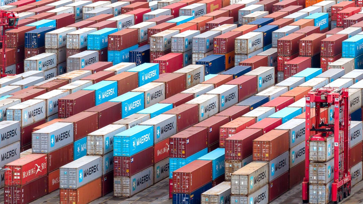 Die deutsche Wirtschaft leidet unter den Auswirkungen des Iran-Kriegs. (Symbolbild) Foto: Sina Schuldt/dpa