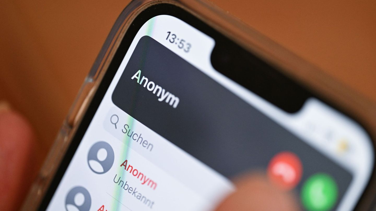Sogenannte Callcenter-Betrüger richten Millionenschäden in Niedersachsen an - sie setzen dazu auf gezielte Manipulation. (Symbol