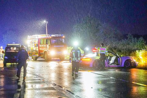 Die Polizei ermittelt zur Unfallursache. Foto: Nick Kauz/EinsatzReport24/dpa