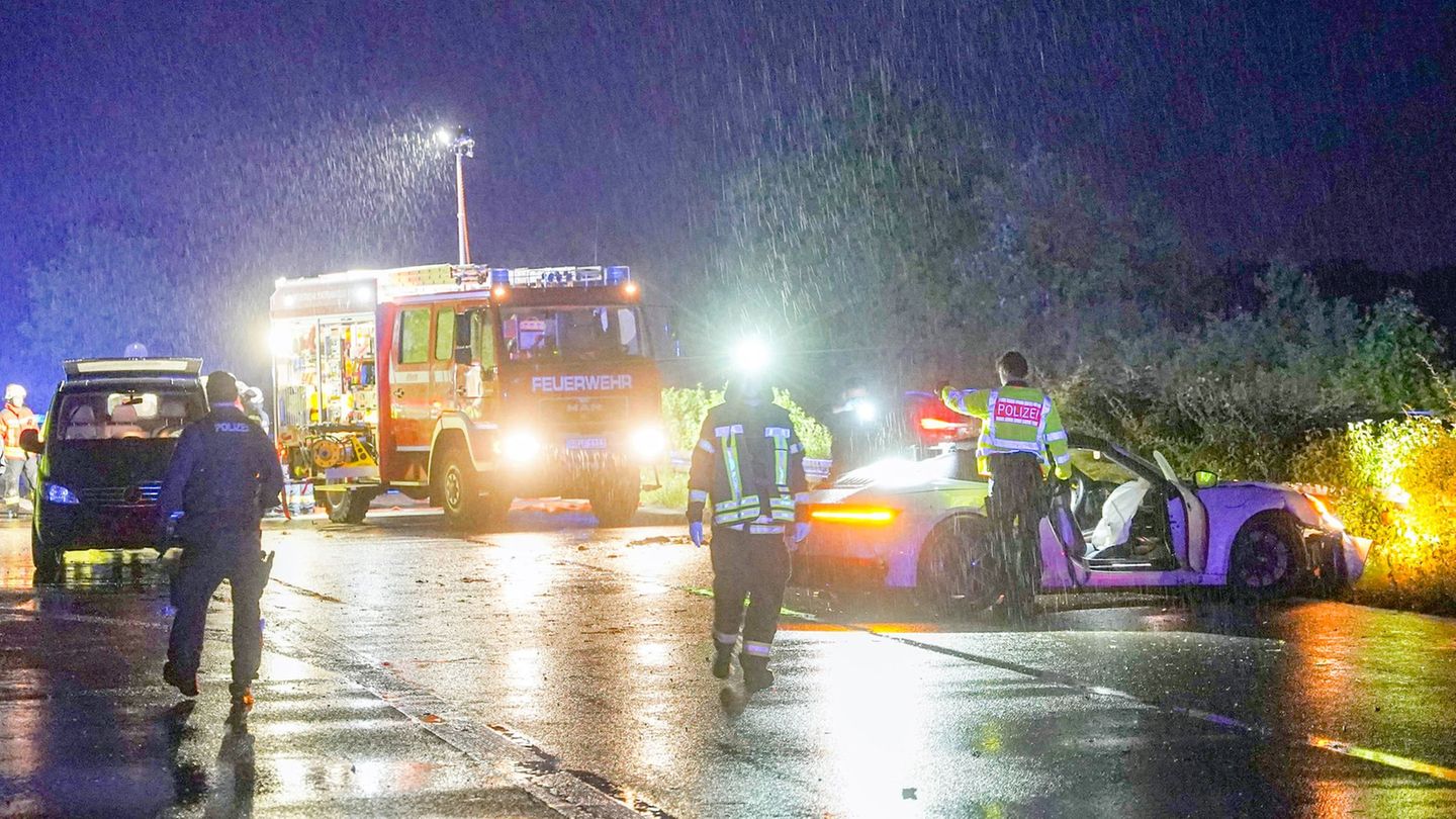 Die Polizei ermittelt zur Unfallursache. Foto: Nick Kauz/EinsatzReport24/dpa