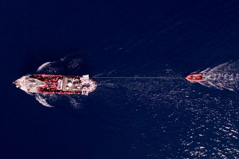 Seit zehn Jahren rettet "Mission Lifeline" Geflüchtete aus Seenot. Die Bilanz des Vereins: Professioneller Einsatz, aber immer s