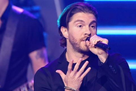 Joey Heindles neuer Song heißt "Schwer zu erklären (Words)". Diesen performte er am 25. April in der ZDF-Sendung "Die Giovanni