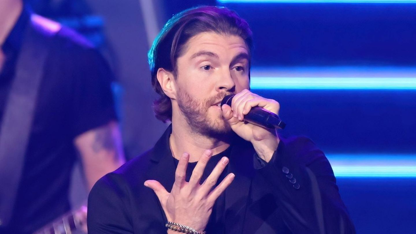 Joey Heindles neuer Song heißt "Schwer zu erklären (Words)". Diesen performte er am 25. April in der ZDF-Sendung "Die Giovanni