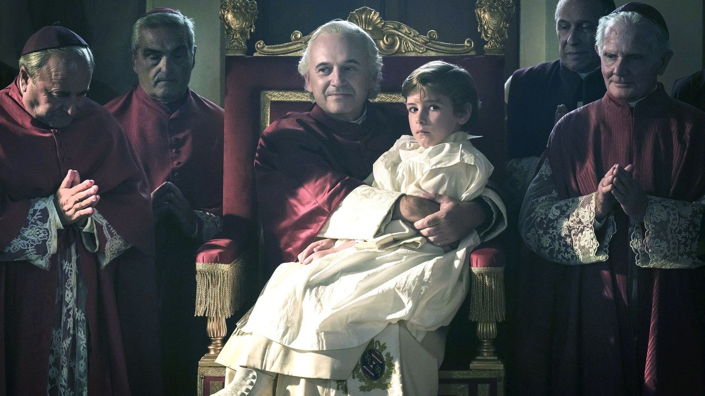 Papst Pius IX. (Paolo Pierobon, Mitte) lässt den kleinen Edgardo Mortara (Enea Sala) entführen, um aus ihm einen aufrechten Katholiken zu machen.