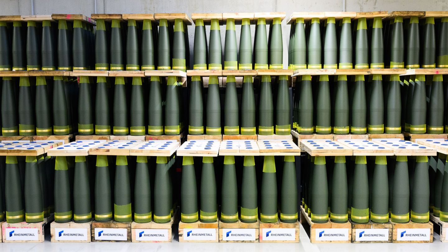 Artilleriegranaten von Rheinmetall im größten Werk der Rüstungsschmiede in Unterlüß (Niedersachsen). Foto: Julian Stratenschulte