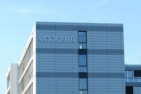 Der neue Vonovia-Konzernchef Luka Mucic hat zum ersten Mal Quartalszahlen vorgelegt. Unterm Strich ist der Gewinn im Jahresvergl