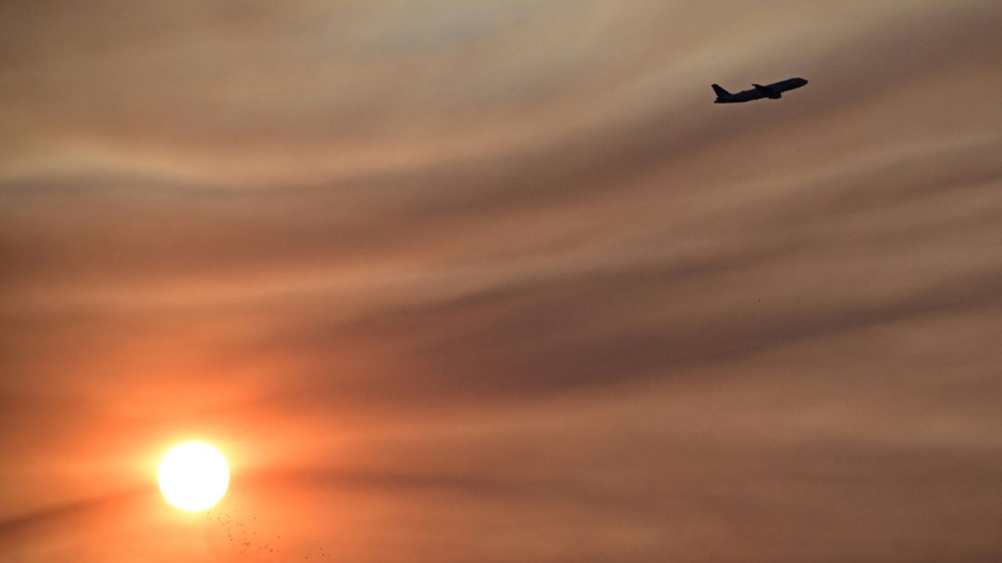 Flugzeug am Himmel