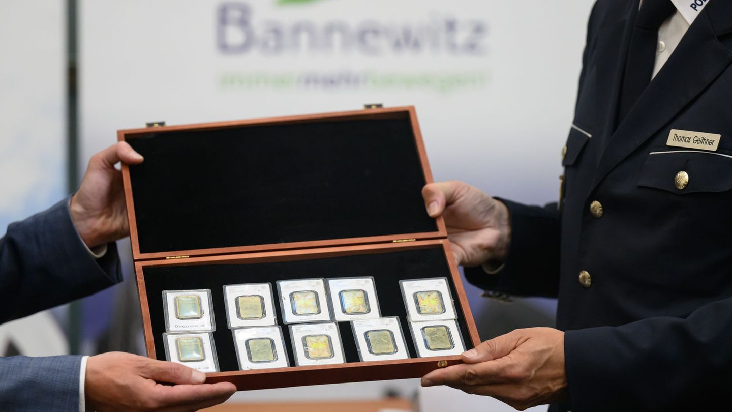 Beim Rasenmähen fand ein Gemeindemitarbeiter im vergangenen Oktober in Bannewitz einen kleinen Goldschatz. (Archivbild) Foto: Ro