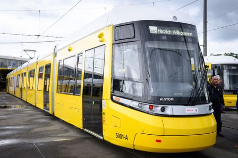 Der sogenannte Urbanliner soll bald die Lage auf der M4 entlasten - mit jahrelanger Verspätung. (Archivbild) Foto: Bernd von Jut