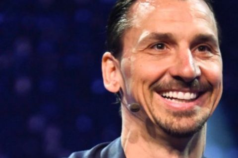 Zlatan Ibrahimovic (l.) trägt nach einer verlorenen Wette gegen Tom Brady jetzt Glatze.