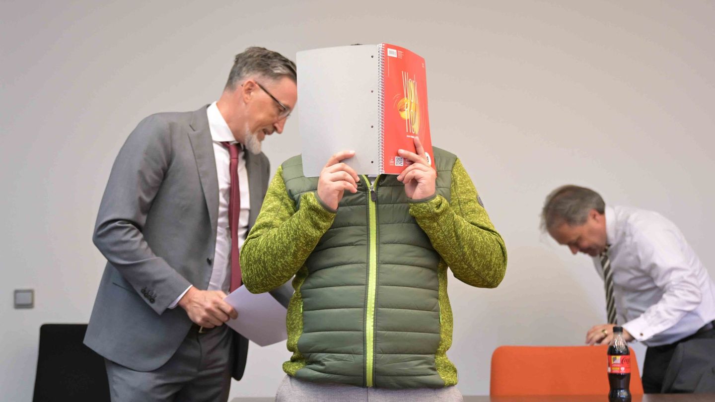 Der Angeklagte bestreitet die Vorwürfe. Foto: Malin Wunderlich/dpa