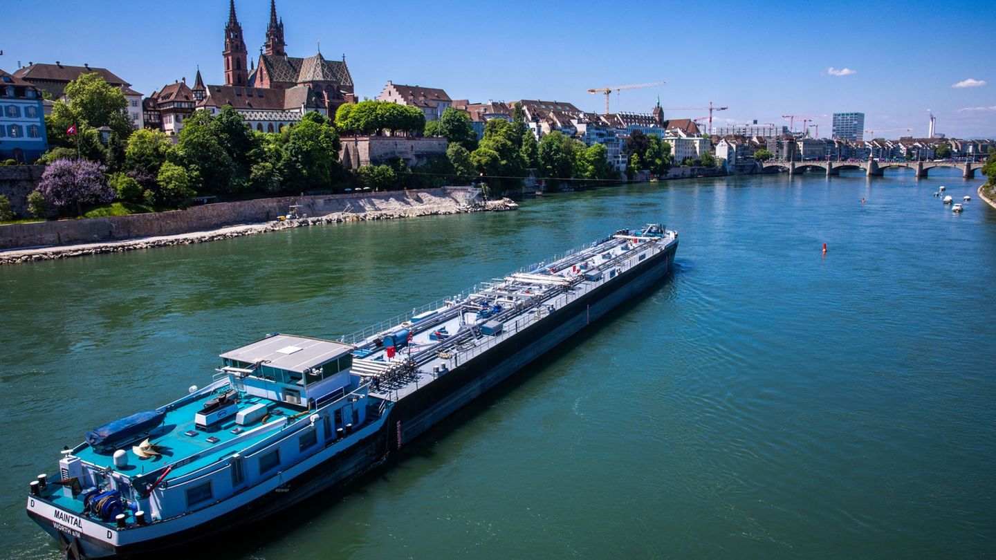 Das Grundwasser entlang des Oberrheins ist nach einer Studie erheblich mit Schadstoffen belastet (Archivbild). Foto: Jens Büttne