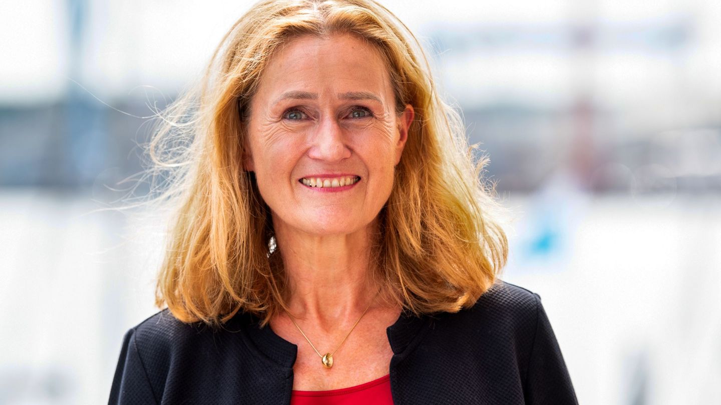 "Wir haben weiterhin einen nicht unerheblichen Handlungsbedarf im laufenden Haushalt", sagte Finanzminister Silke Schneider (Grü