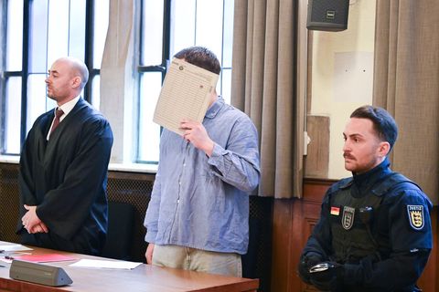 Ein junger Mann soll versucht haben, seine Nachbarin zu töten. Foto: Bernd Weißbrod/dpa