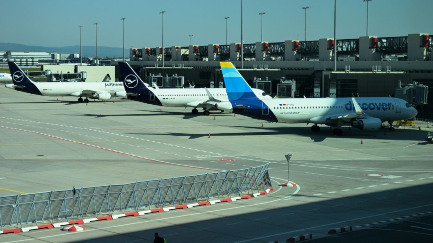 Lufthansa-Maschinen am Frankfurter Flughafen