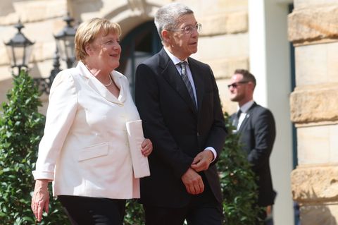 Joachim Sauer begleitet seine Ehefrau und Ex-Bundeskanzlerin Angela Merkel zu ausgewählten Terminen. (Archivbild) Foto: Karl-Jos