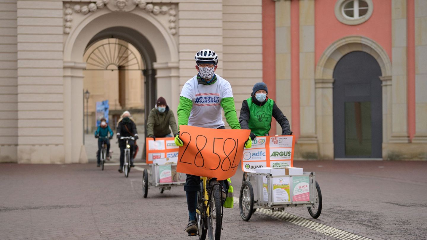 Die Volksinitiative "Verkehrswende Jetzt" ist ein Beispiel für direkte Demokratie in Brandenburg. (Archivbild) Foto: Soeren Stac