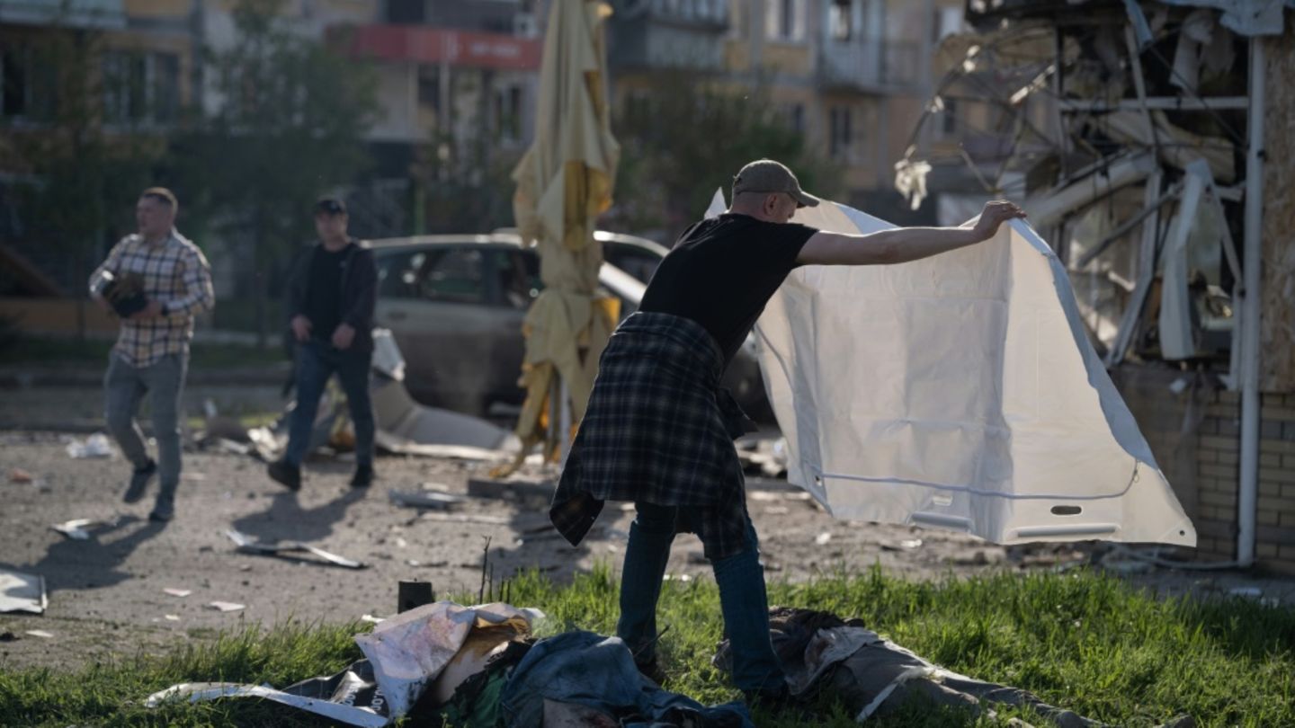 Leichen nach russischem Angriff im ostukrainischen Kramatorsk