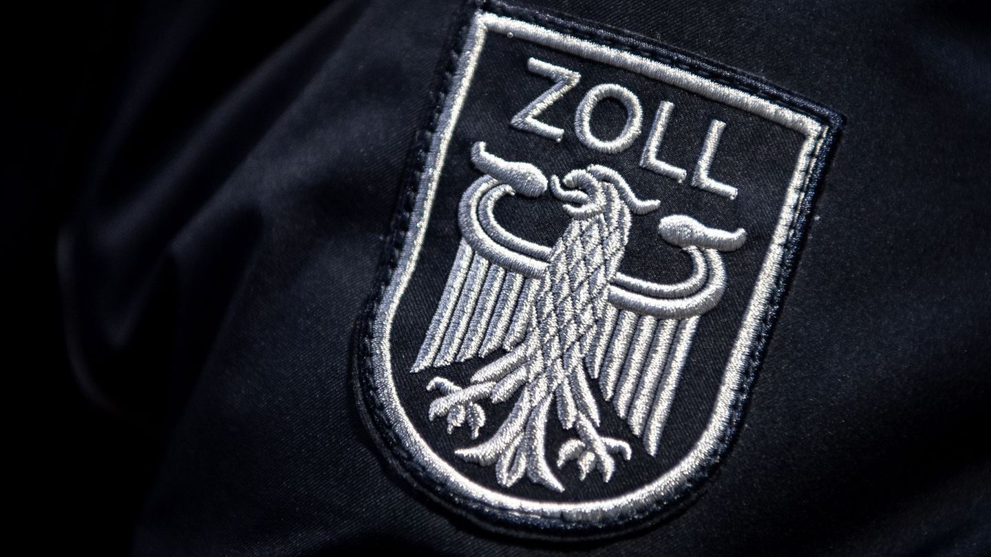 Der Zoll führte auch in Schleswig-Holstein Überprüfungen im Kuriergewerbe durch. (Symbolbild) Foto: Sina Schuldt/dpa