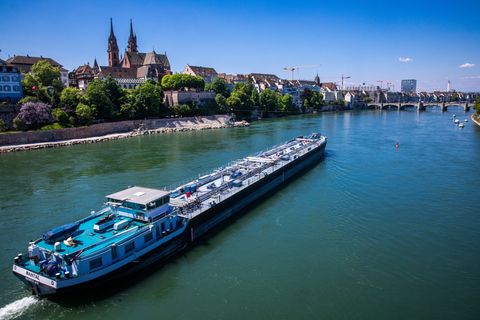 Das Grundwasser entlang des Oberrheins ist nach einer Studie erheblich mit Schadstoffen belastet (Archivbild). Foto: Jens Büttne