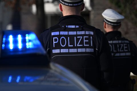 Ein Kleinkind ist bei einem Unfall leicht verletzt worden. (Symbolbild) Foto: Bernd Weißbrod/dpa