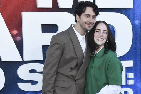 Strahlten verliebt auf dem Red Carpet: Nat Wolff und Billie Eilish.