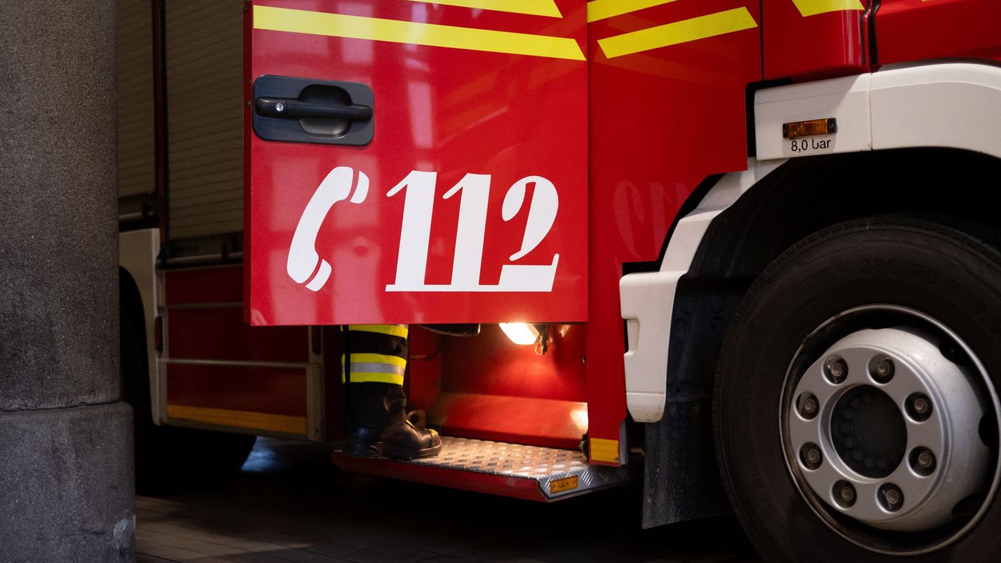 Auch die Feuerwehr war im Einsatz. (Symbolbild) Foto: Niklas Treppner/dpa
