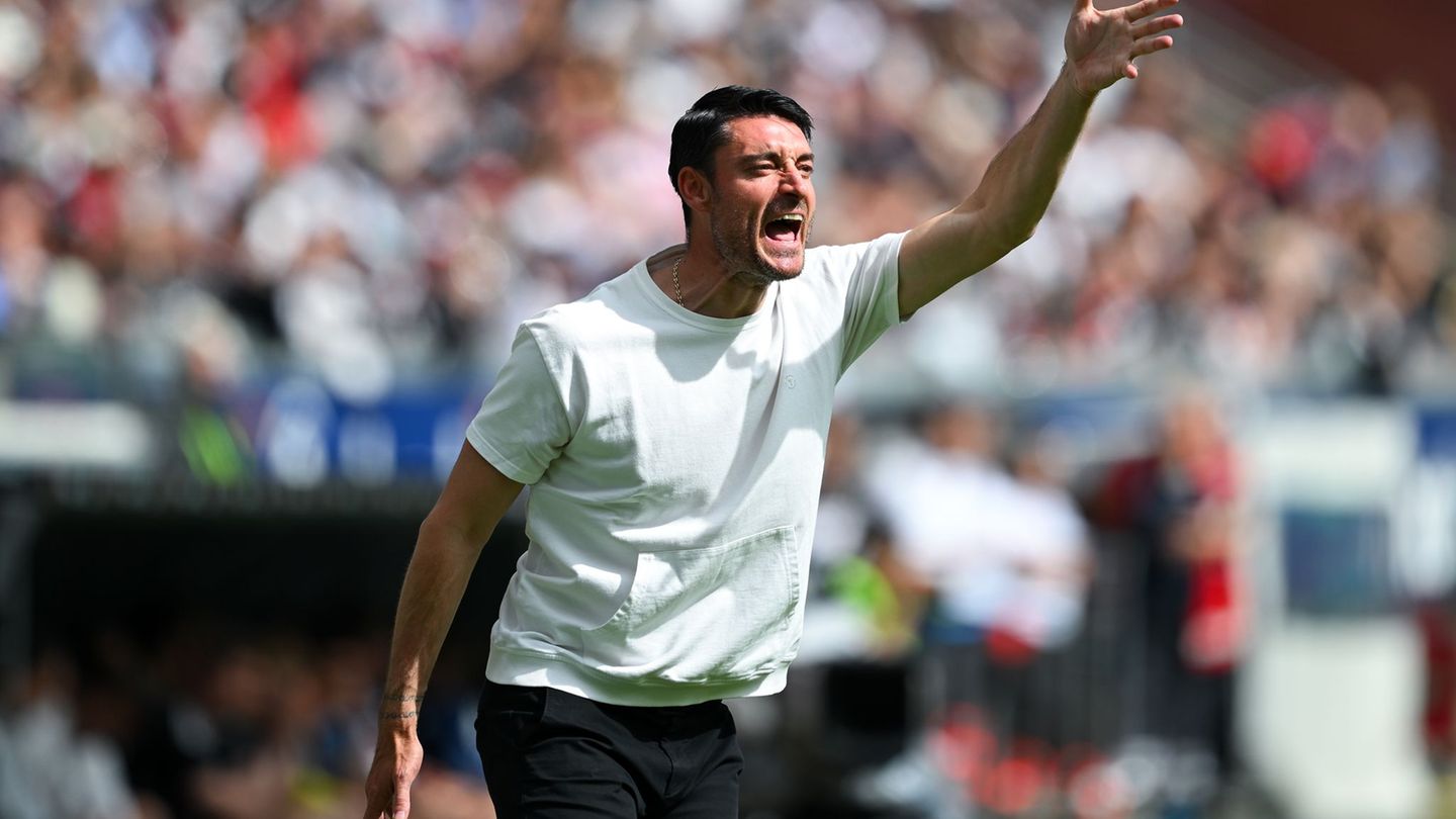 Albert Riera lassen die Gerüchte um seine Zukunft kalt. (Archivbild) Foto: Florian Wiegand/dpa