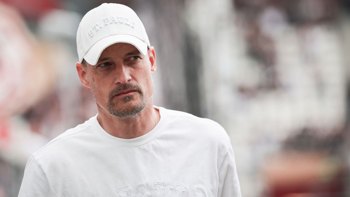 Schwierige Mission: Trainer Alexander Blessin und der FC St. Pauli stehen mächtig unter Druck. (Archivbild) Foto: Christian Char