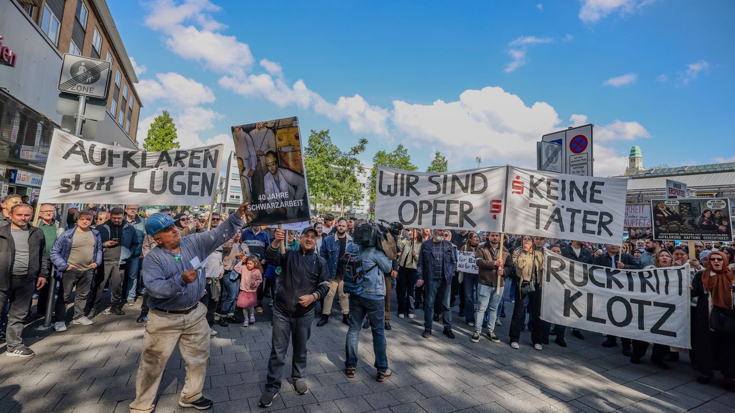 Nach dem Millionen-Coup fordern Kunden vollen Schadenersatz. Foto: Christoph Reichwein/dpa