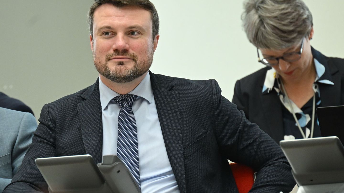 Finanzminister Daniel Keller (SPD) sieht trotz der gesunkenen Wachstums-Prognose der Bundesregierung eine solide Steuerentwicklu