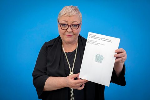 Bei der geheimen Wahl im Bundestag erhielt die 64-Jährige 430 Stimmen und damit deutlich mehr als die erforderliche Kanzlermehrh