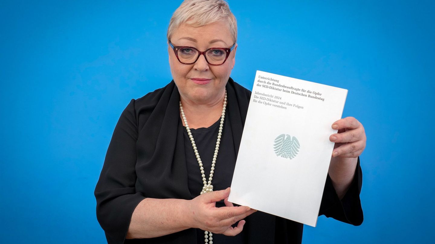 Bei der geheimen Wahl im Bundestag erhielt die 64-Jährige 430 Stimmen und damit deutlich mehr als die erforderliche Kanzlermehrh