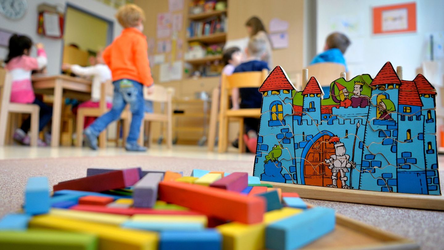 Infolge des Geburtenknicks droht eine Kita-Krise in MV. (Symbolbild) Foto: Monika Skolimowska/dpa