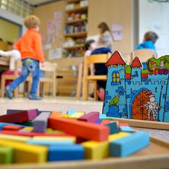 Infolge des Geburtenknicks droht eine Kita-Krise in MV. (Symbolbild) Foto: Monika Skolimowska/dpa
