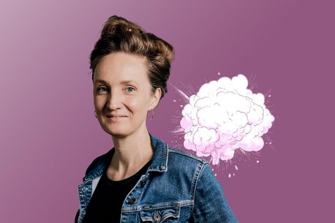 Kolumnistin Helen Bömelburg mit Symbol für eine Katastrophe