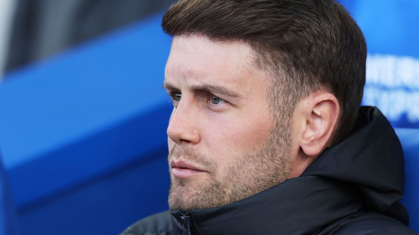 Hürzeler verlängert bei seinem Premier-League-Club. Foto: Ian Walton/AP/dpa