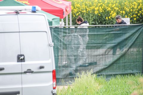 Der Leichenfundort wurde großräumig abgesperrt. Foto: Jason Tschepljakow/dpa