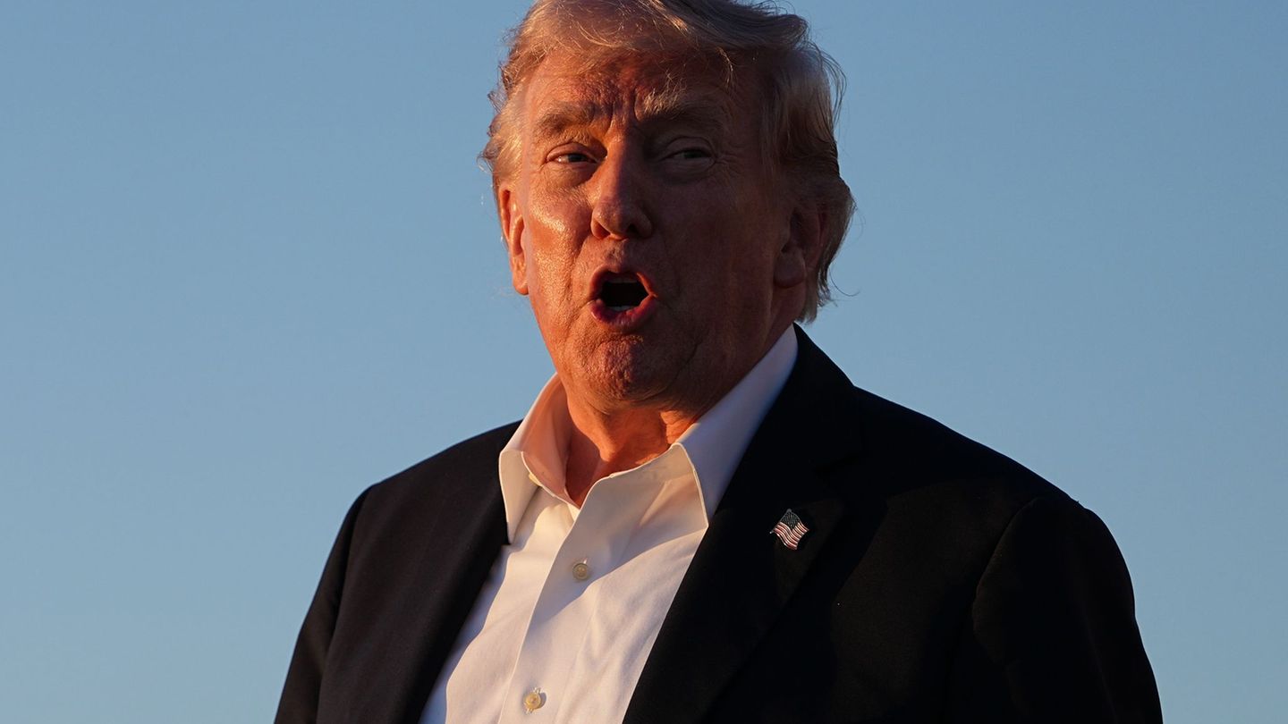 Trump setzt der EU eine Frist zur Umsetzung der Zollvereinbarung - und droht andernfalls mit höheren Zöllen. (Archivbild) Foto: