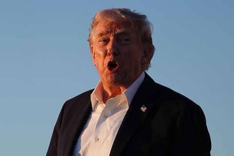 Trump setzt der EU eine Frist zur Umsetzung der Zollvereinbarung - und droht andernfalls mit höheren Zöllen. (Archivbild) Foto: