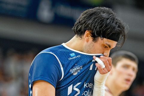 Nach einer Niederlage in Jena steigt Heidelberg um Erol Ersek in die zweite Liga ab. (Archivbild) Foto: Uwe Anspach/dpa