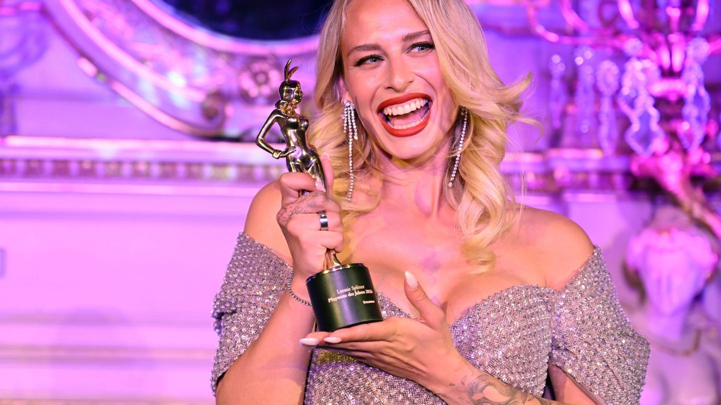 Leute: "Playmate des Jahres" hat nun 2,2 Kilogramm mehr zu tragen