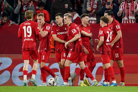 Mit dem dritten Tor, das Lukas Kübler (3.v.r.) erzielte, war dem SC Freiburg der Sieg nicht mehr zu nehmen