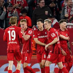 Mit dem dritten Tor, das Lukas Kübler (3.v.r.) erzielte, war dem SC Freiburg der Sieg nicht mehr zu nehmen
