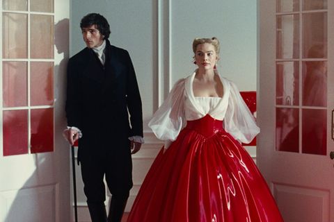 Üppige Ausstattung und jede Menge romantisches Drama: "Wuthering Heights – Sturmhöhe" mit Jacob Elordi und Margot Robbie basiert auf einem Roman von Emily Brontë aus dem Jahr 1847.