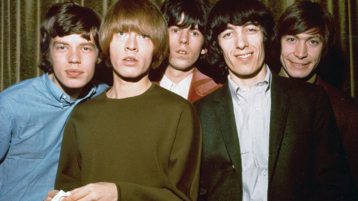 Die Rolling Stones im Jahr 1964 (von links): Mick Jagger, Brian Jones, Keith Richards, Bill Wyman und Charlie Watts. Die Doku "Brian Jones und die Rolling Stones" erzählt die Geschichte des eigentlichen Chefs der Band, der früh starb – und heute fast vergessen ist.