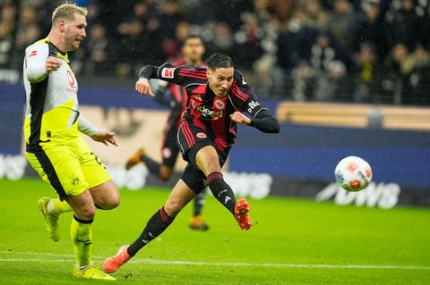 Borussia Dortmund und Eintracht Frankfurt eröffnen den 33. Spieltag. (Archivbild) Foto: Michael Probst/AP/dpa