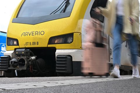 Laut Bahn-Unternehmen dauern die Bauarbeiten bis in die Nacht zum 23. Mai. (Archiv) Foto: Bernd Weißbrod/dpa