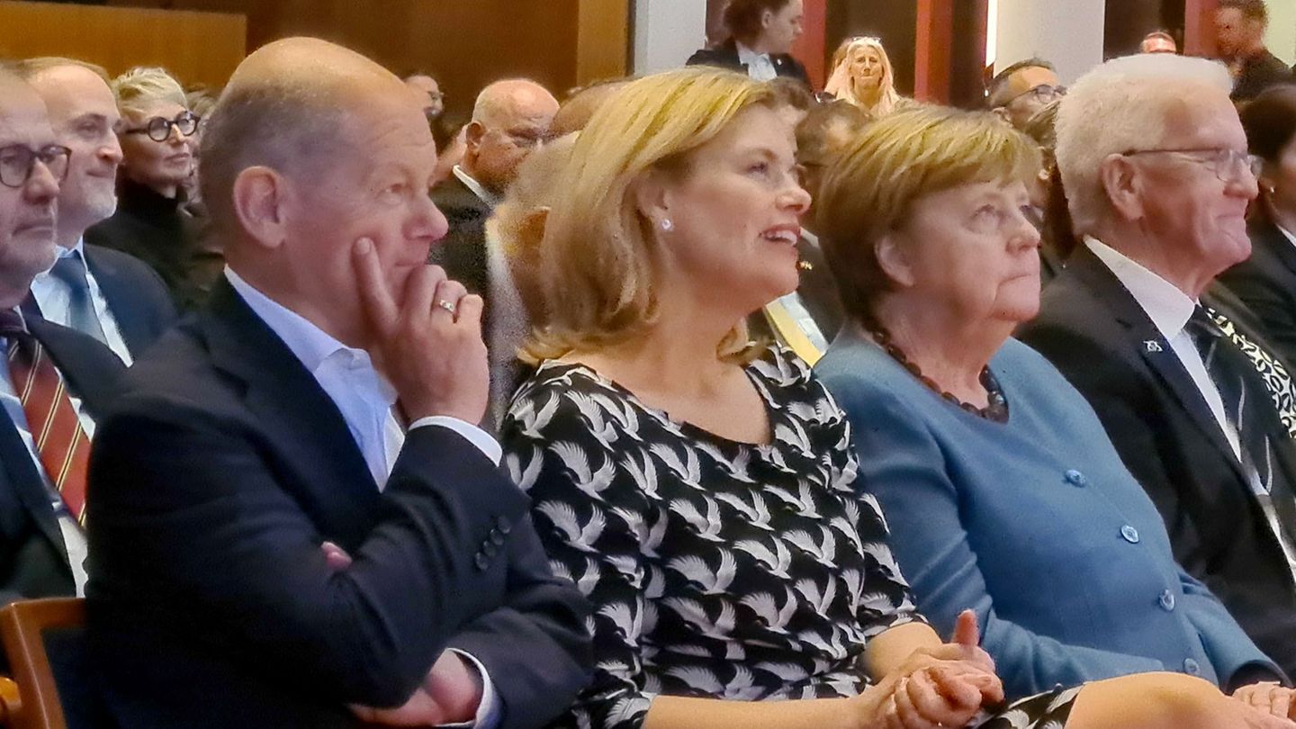 Zu Kretschmanns Abschied kamen viele Wegbegleiter aus fast 15 Jahren Amtszeit. Foto: Sophia Weimer/dpa