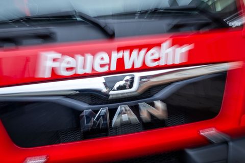 32 Feuerwehrleute waren am Donnerstag mit sieben Fahrzeugen im Einsatz. (Symbolbild) Foto: Jens Büttner/dpa
